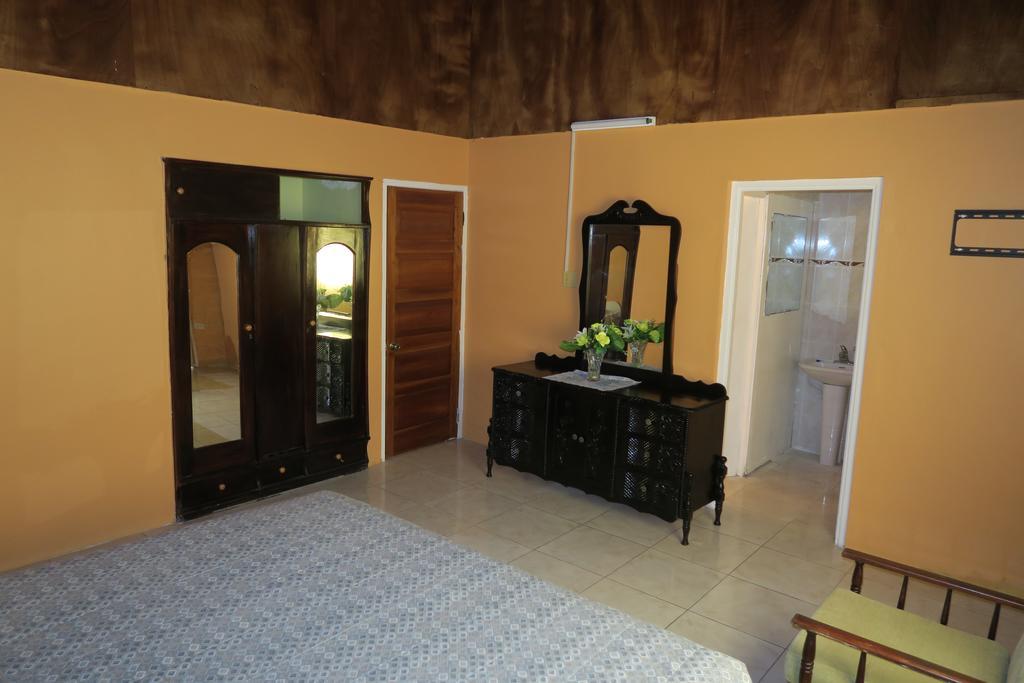 Enchanted Villas Inn Montego Bay Eksteriør bilde