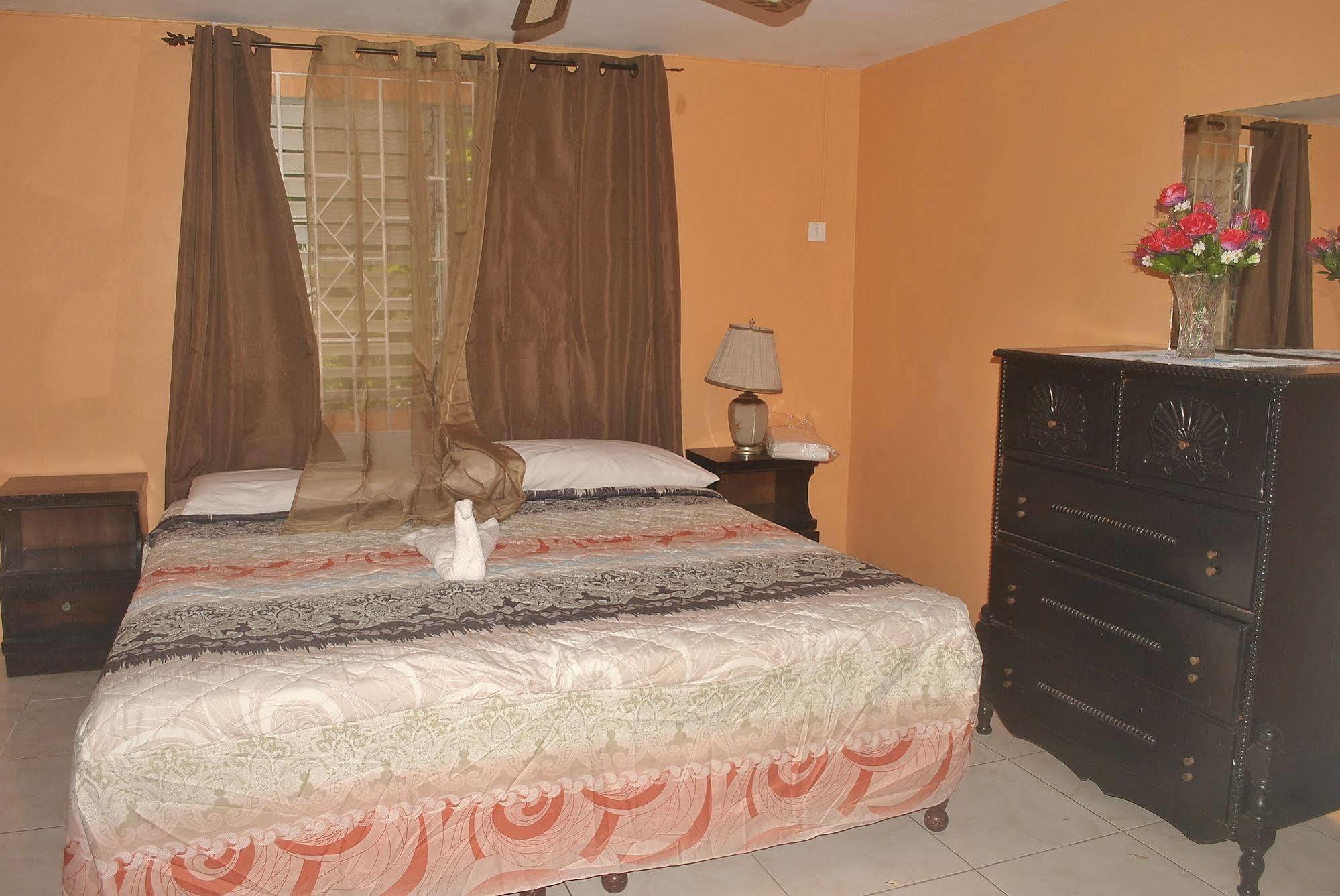 Enchanted Villas Inn Montego Bay Eksteriør bilde