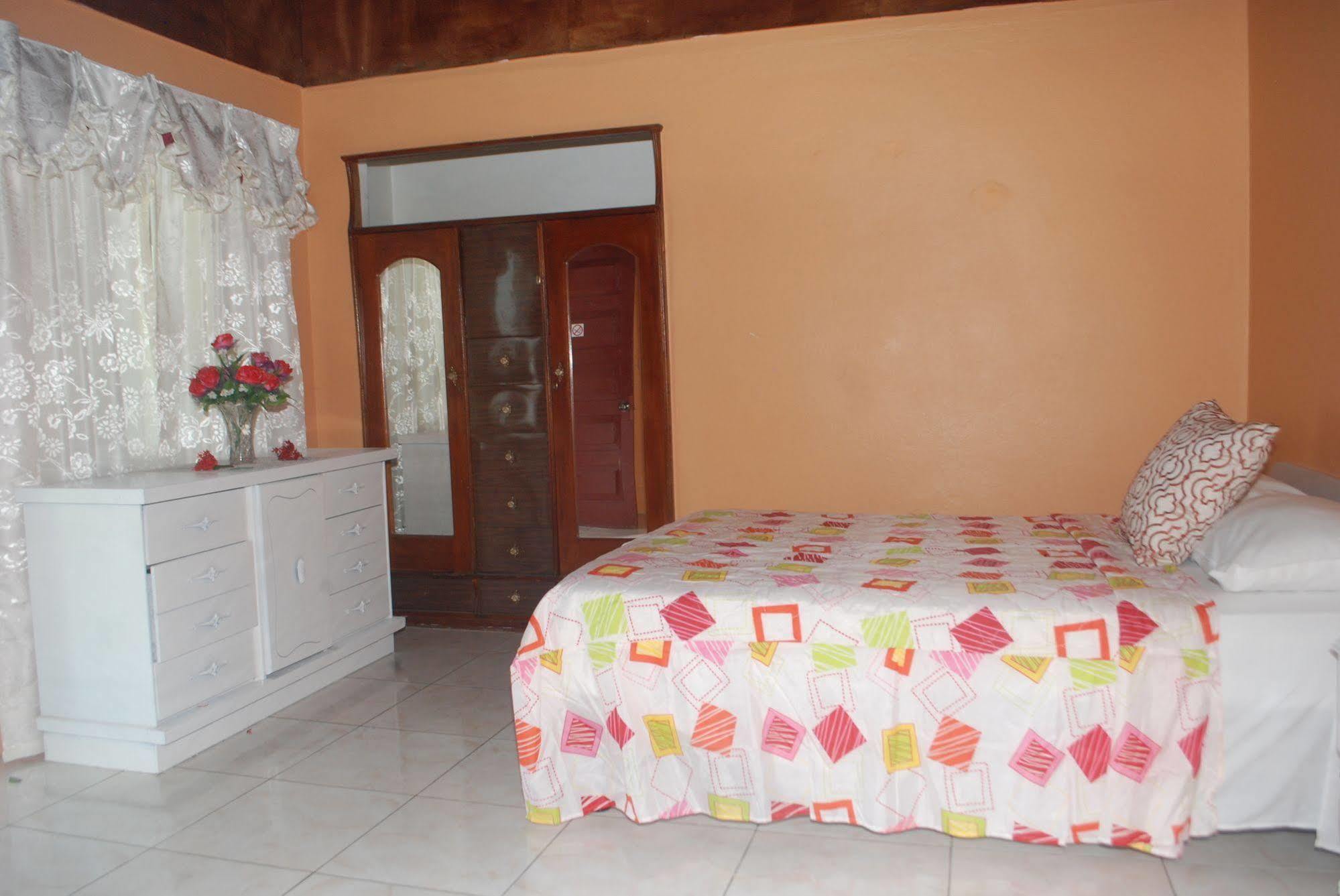 Enchanted Villas Inn Montego Bay Eksteriør bilde