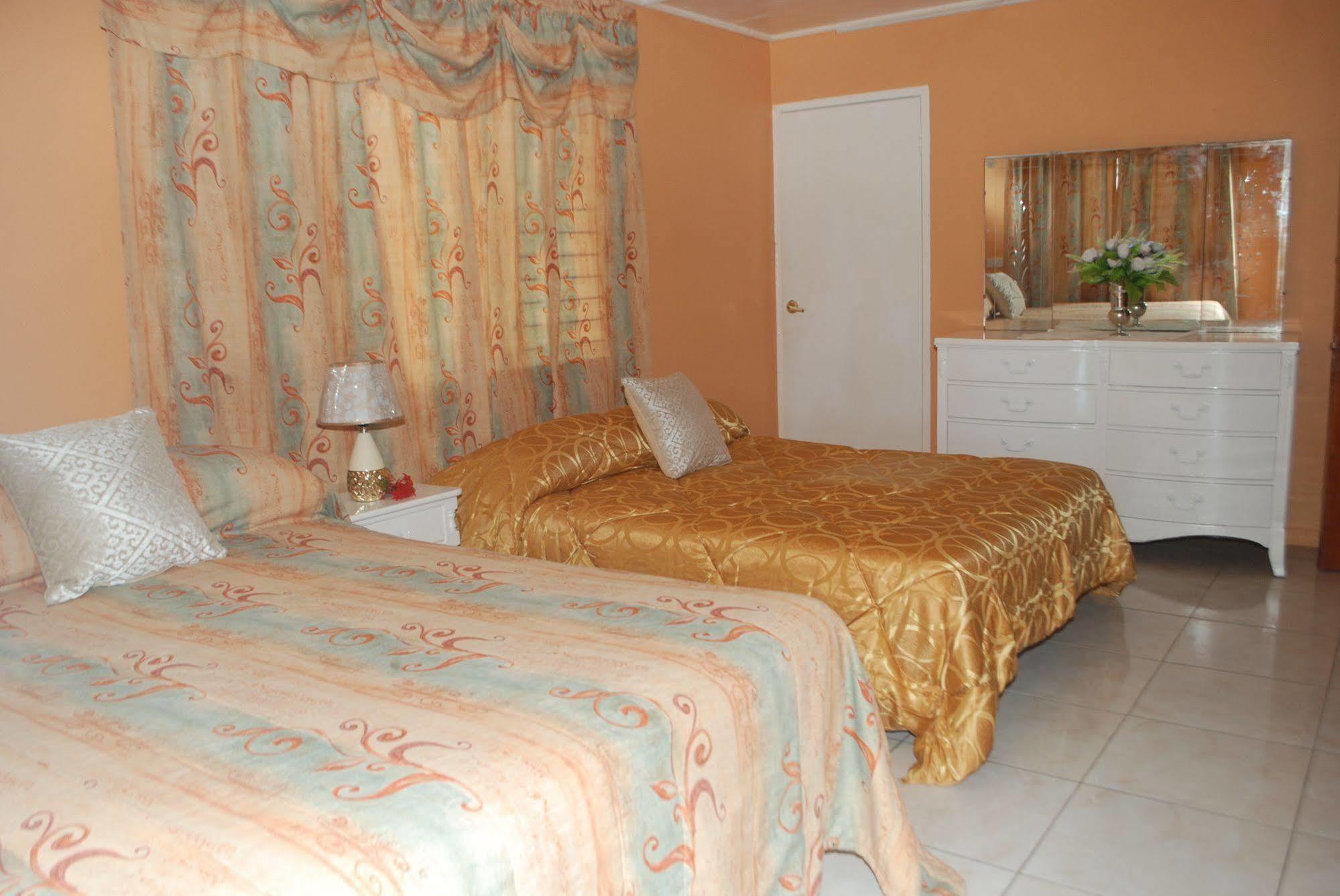 Enchanted Villas Inn Montego Bay Eksteriør bilde